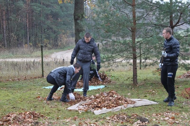 Vėlinių išvakarėse sutvarkyti partizanų kapai