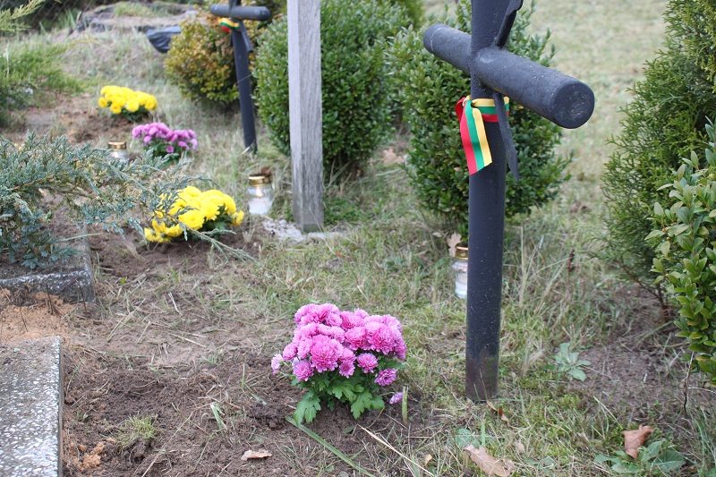 Vėlinių išvakarėse sutvarkyti partizanų kapai