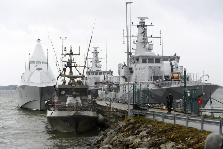 Švedija nutraukia įtartino povandeninio laivo paieškas