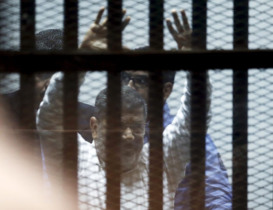 „Amnesty International“ ragina iš naujo teisti Egipto nušalintą prezidentą