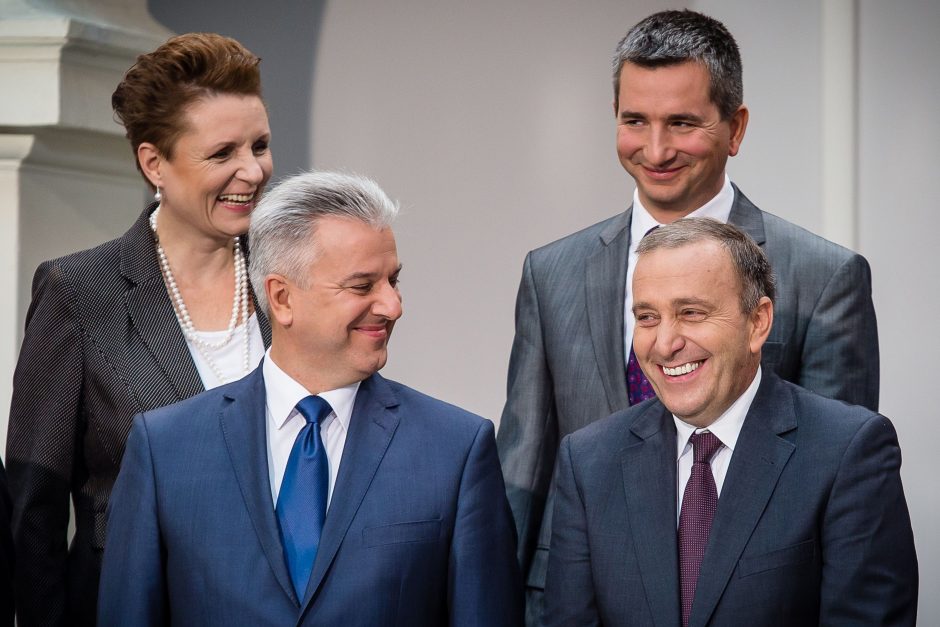 Naujoje Lenkijos vyriausybėje R. Sikorskį pakeitė G. Schetyna