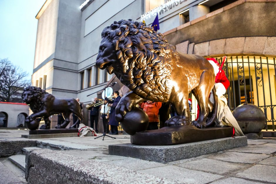 Vytauto Didžiojo karo muziejaus liūtai atjaunėjo