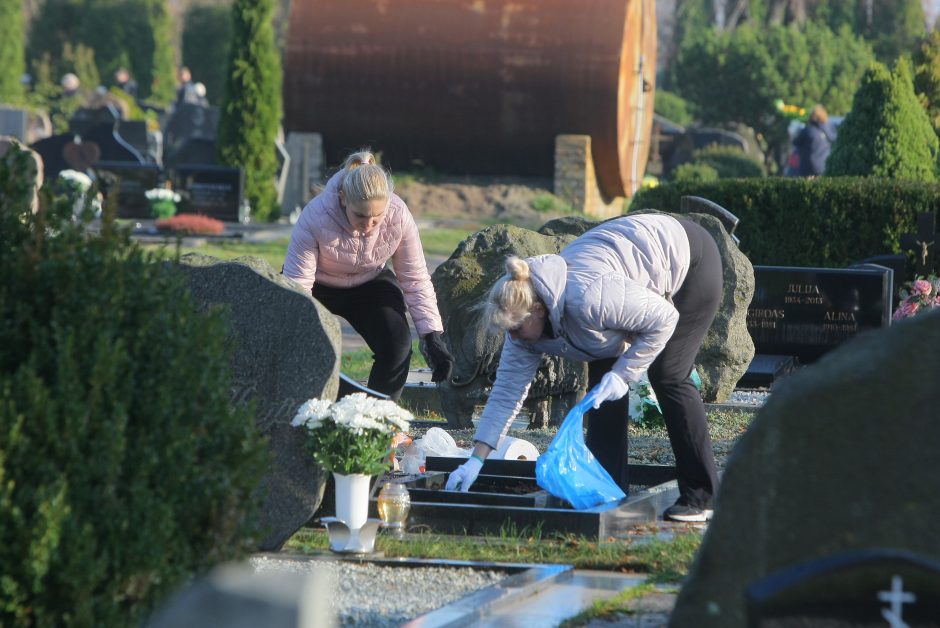 Po Vėlinių – tvarkingos kapinės