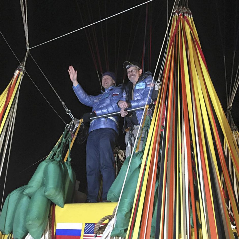 Amerikietis ir rusas pagerino skrydžio dujų balionu nuotolio rekordą