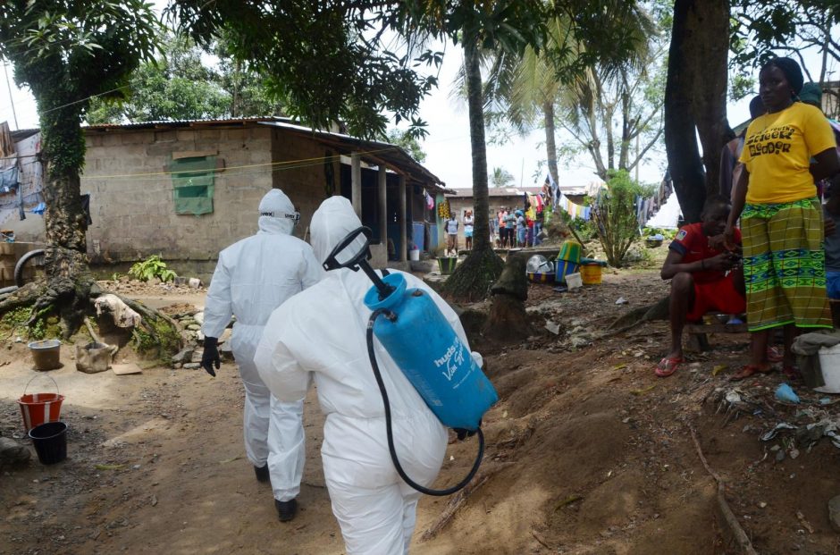 Mirties nuo Ebolos viruso atvejų skaičius artėja prie 7 tūkst.