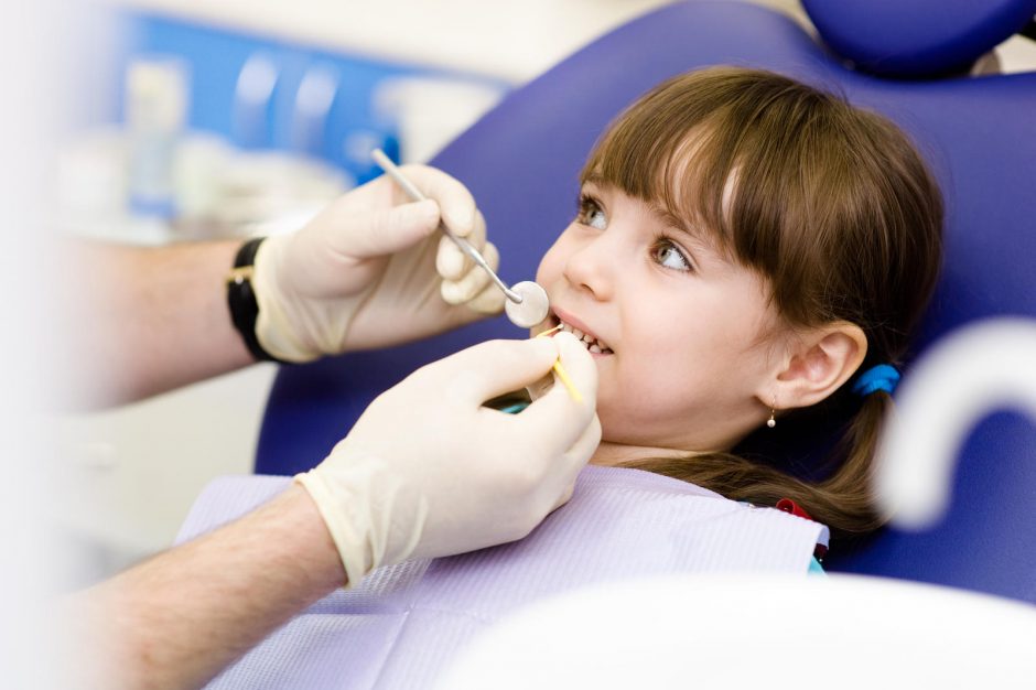 Beveik kas antras vaikas Lietuvoje kenčia nuo dantų problemų