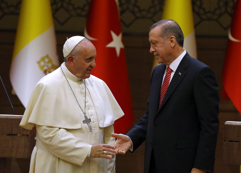 Popiežius Pranciškus Turkijoje ragina dialogu tarp religijų naikinti fundamentalizmą