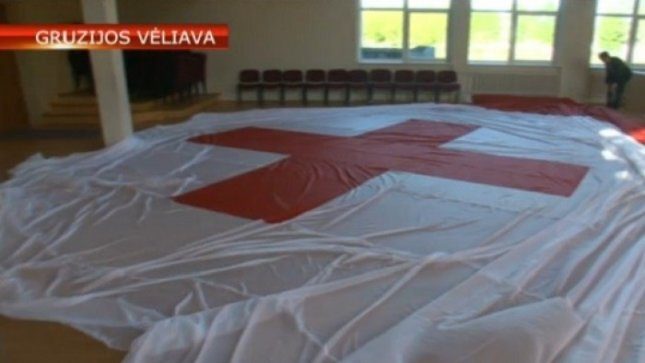 Anykštėnai pasiuvo rekordinę Gruzijos vėliavą