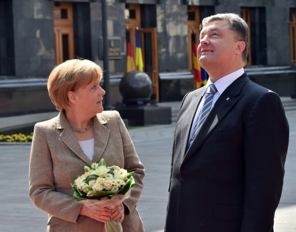 A. Merkel atvyko į Kijevą, tvyrant įtampai dėl Rusijos pagalbos kolonos