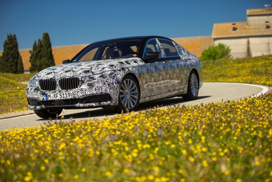 Bavarai atskleidė rudenį debiutuosiančio „BMW 7“ inovacijas