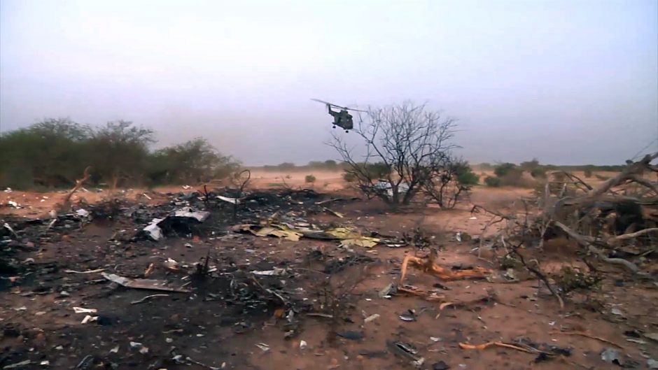 Sudužusiame „Air Algerie“ lėktuve buvusi mergaitė bijojo skristi (aptiktos nuolaužos)