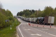 Sunkvežimių eilė link Medininkų