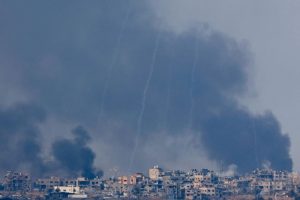 Izraelis spaudžiamas nutraukti ugnį Gazos Ruože, o JAV žada daugiau ginklų