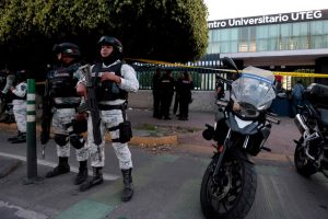 Meksikos universitete vyras mirtinai subadė dvi moteris