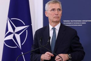 NATO vadovas siūlo 100 mlrd. eurų fondą Ukrainai apginkluoti