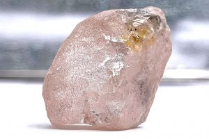 Angoloje kalnakasiai aptiko didžiausią per 300 metų rožinį deimantą