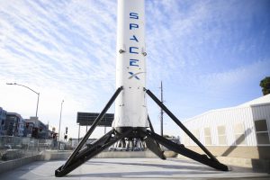„SpaceX“ raketa iškėlė į orbitą 51 palydovą