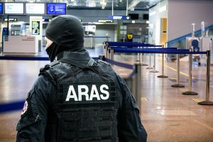 Aliarmas Vilniaus oro uoste: „Aro“ pareigūnai ieškojo sprogmens