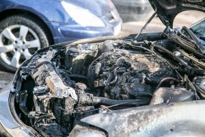 Policija aiškinasi, kas padegė kauniečio „Opel“