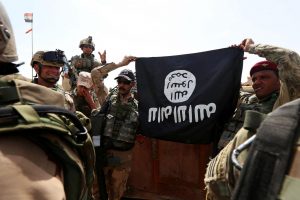 SOHR: per IS išpuolį prieš Sirijos naftos konvojų žuvo 7 žmonės