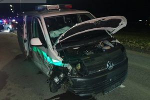Panevėžyje neblaivus vairuotojas taranavo policijos automobilį