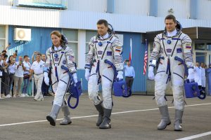 Rusišku erdvėlaiviu į Tarptautinę kosminę stotį išskrido amerikietė ir du rusai 