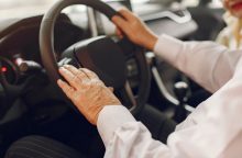 Pareigūnams įkliuvo 103 metų senolė: pateikė nebegaliojantį vairuotojo pažymėjimą