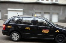 Seimas toliau sieks griežtinti sąlygas keleivių pervežimo paslaugas teikiančioms taksi įmonėms ir pavėžėjams