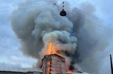 Kopenhagoje – didžiulis gaisras: liepsnose paskendo istorinė birža
